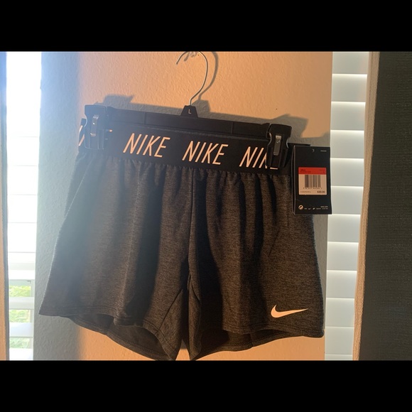 Nike(YOUTH) - Picture 1 of 3